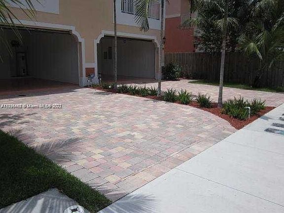 2nd image of 606 SW 10th St #0