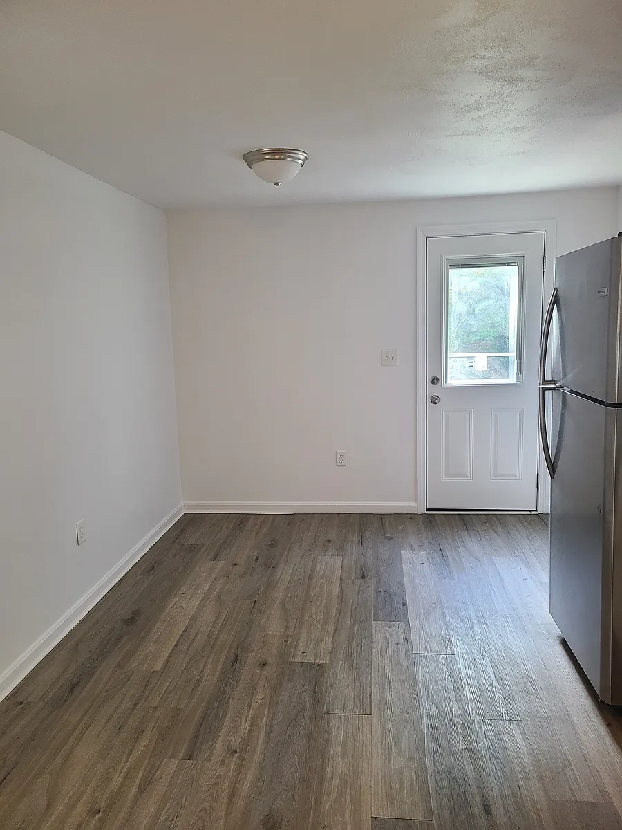 Building Photo - 12 Eden St #12
