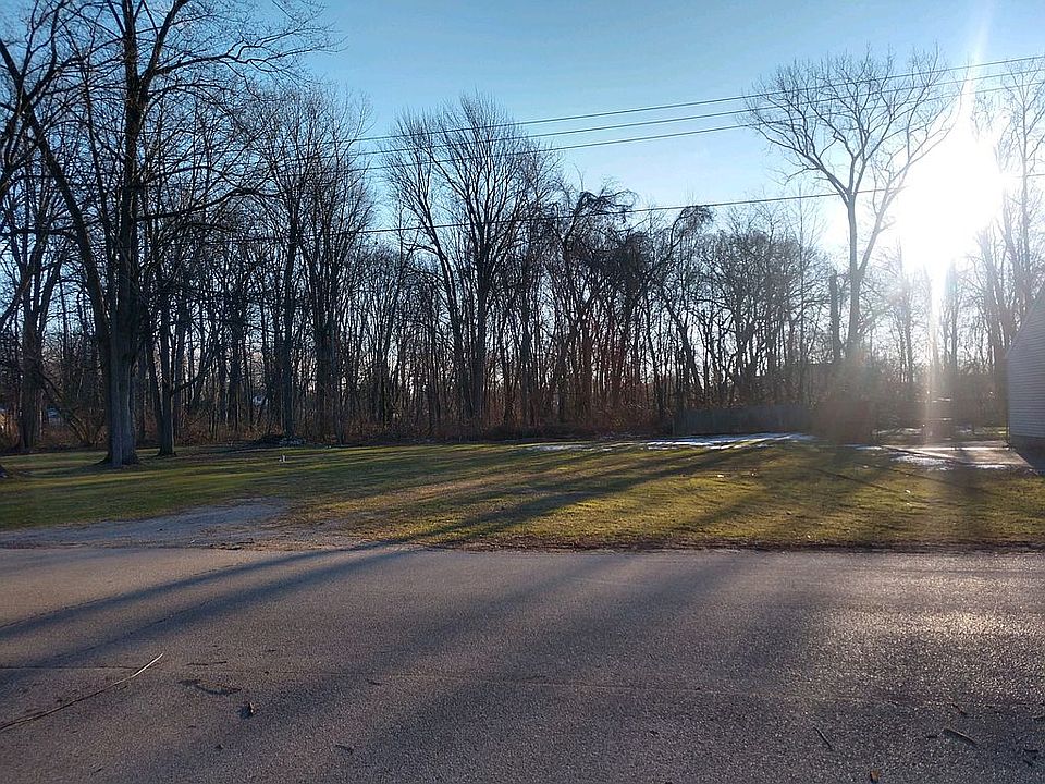 2nd image of 403 Lincoln Dr