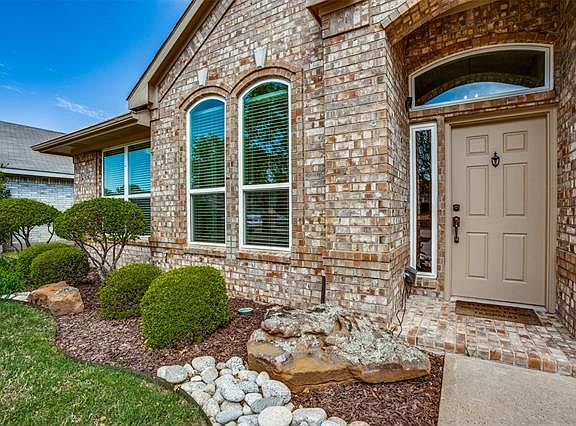 2nd image of 3805 Gardenia Ln