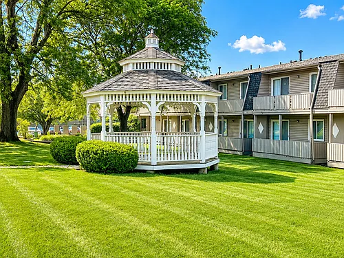 Woodland Creek Apartments in Oak Forest, IL Photo 1 Woodland Creek Apartments in Oak Forest, IL Photo 1