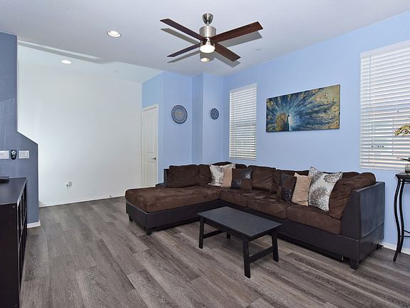 3rd image of 219 Antoni Gln Unit 1204
