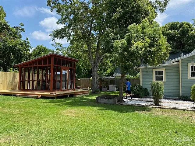 816 W Government St — Photo 31