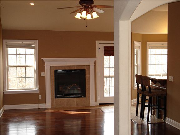 4th image of 12 Darlington Dr