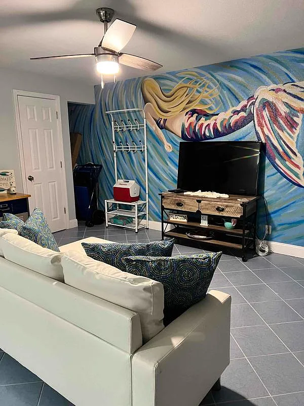 Mermaid Themed King Bedroom Suite - Top floor Uniquely Renovated Condo with Views! — Photo 3