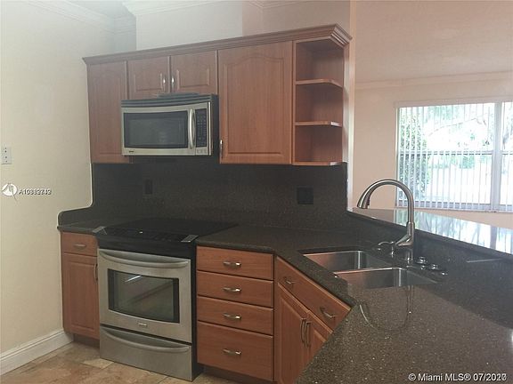 4th image of 17202 SW 86th Ave