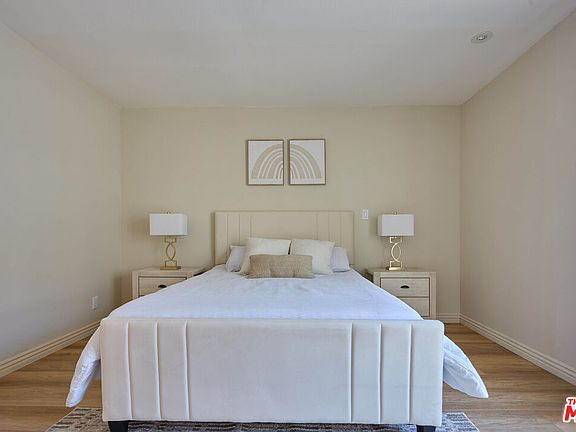 5th image of 14926 Moorpark St APT 104