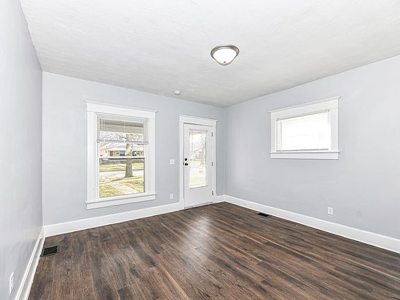 4th image of 118 N Sheffield Ave #0