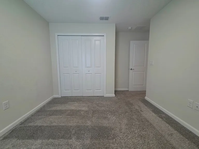 327 Macarthur St — Photo 21
