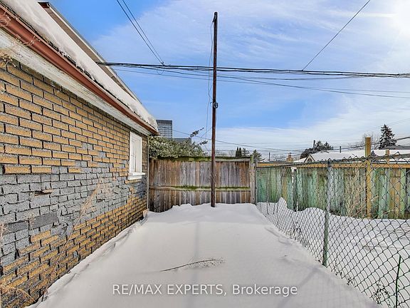 5th image of 1895 Davenport Rd