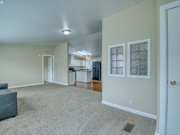 2nd image of 11002 NE 69th St