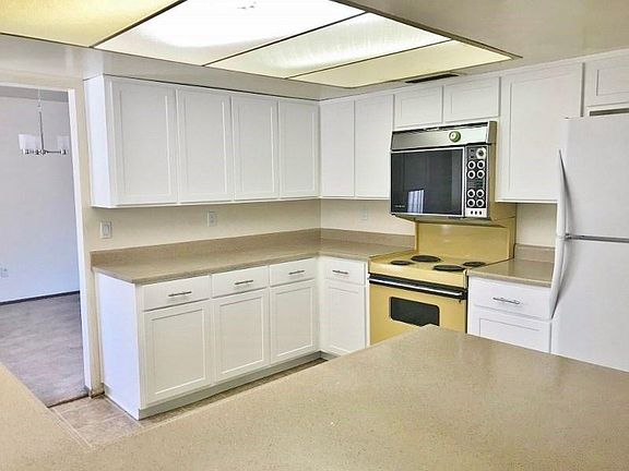 2nd image of 2141 E Manhatton Dr