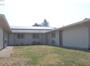 977 Cloverleaf Loop, Springfield, OR 97477