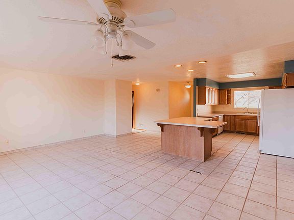 2nd image of 9912 Dorothy Pl NE