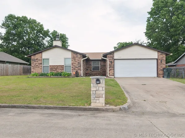 2307 E Fieldstone St, Okmulgee, OK 74447