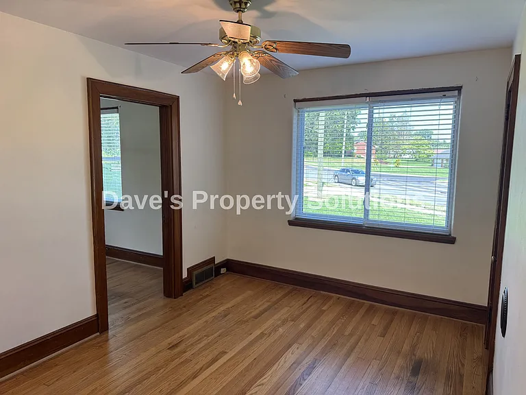 1001 W Clemmonsville Rd — Photo 8