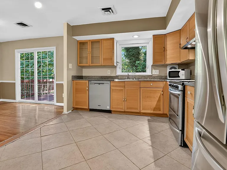 3409 Beverly Dr — Photo 16