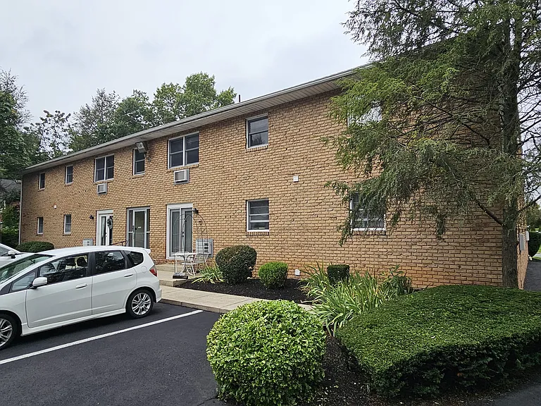 305 Thomas Dr #8 — Photo 20