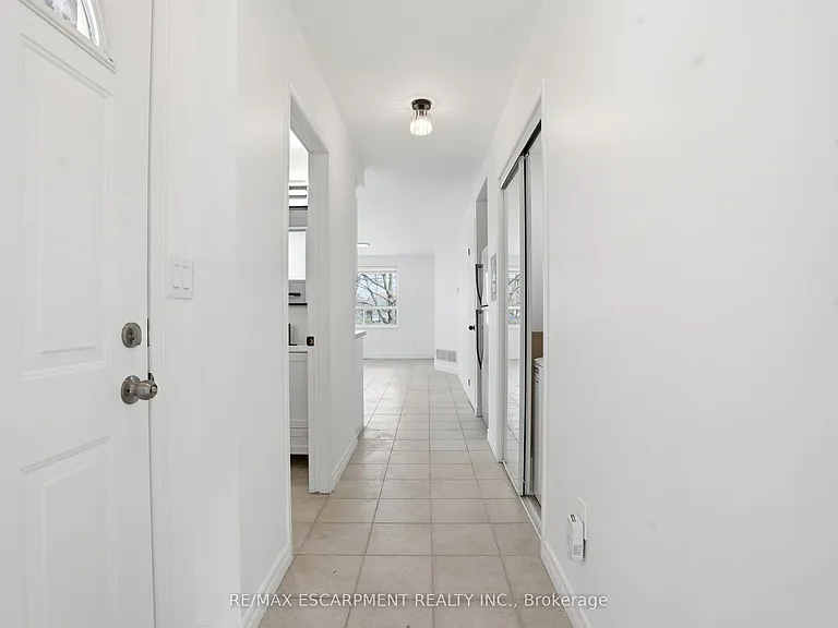 1049 Glencairn Ave #MAIN FLOOR — Photo 3