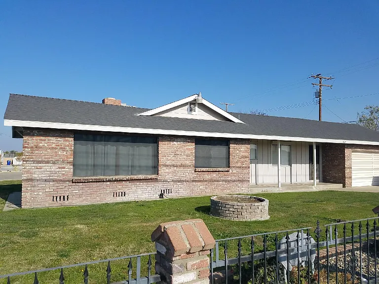 1860 W Henderson Ave — Photo 2