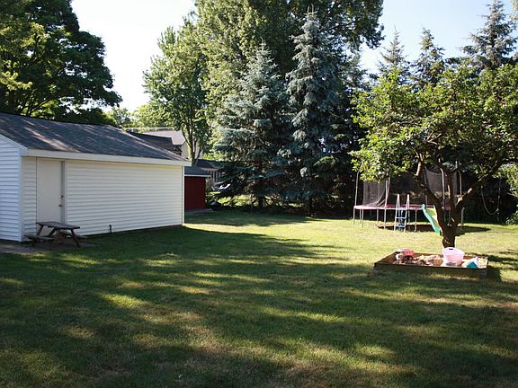 5th image of 3430 Oak St