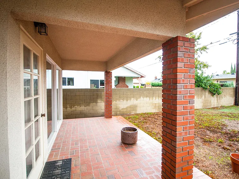 2702 Ladoga Ave — Photo 13