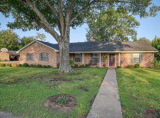 1001 Charleston Blvd, Smithville, TX 78957