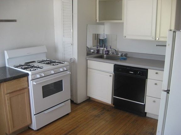 2nd image of 3620 N Hermitage Ave #3FF