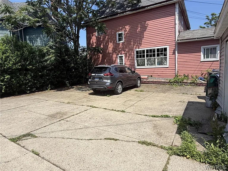 212 Richmond Ave — Photo 16