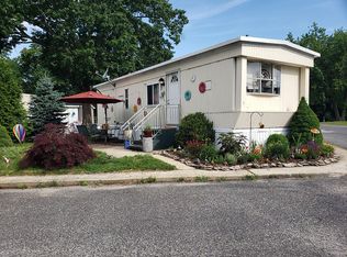 1 Essex Ln, Howell, NJ 07731
