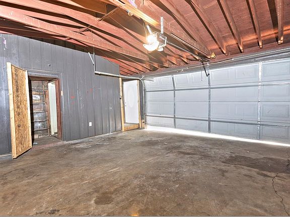 4th image of 3116 Brookdale St
