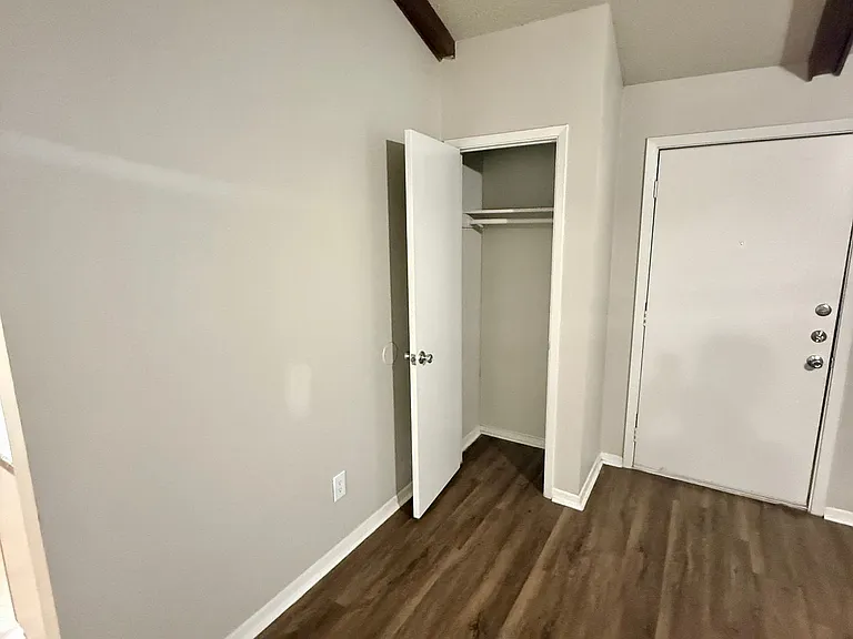 3610 Robinhood Dr — Photo 6