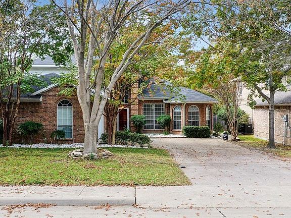 3rd image of 913 Wisperwood Dr