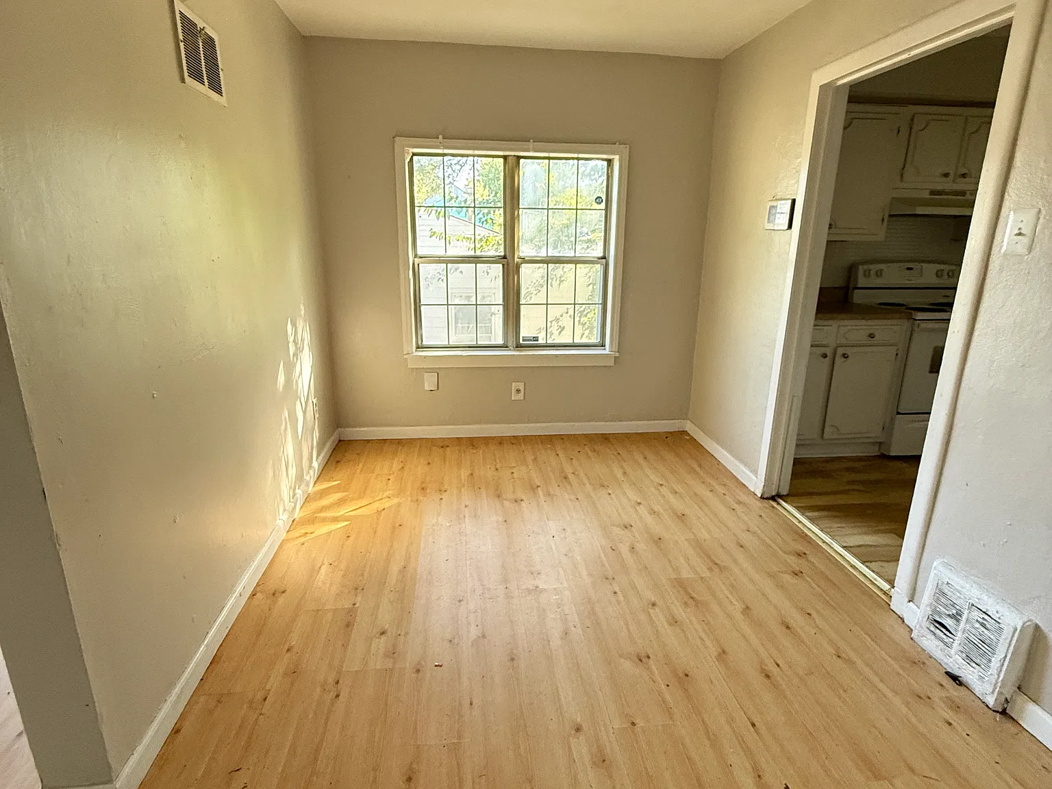 Charming 2 Bedroom Rental — Photo 2