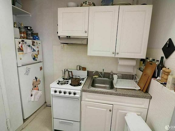 4th image of 33 W 76th St #5B24