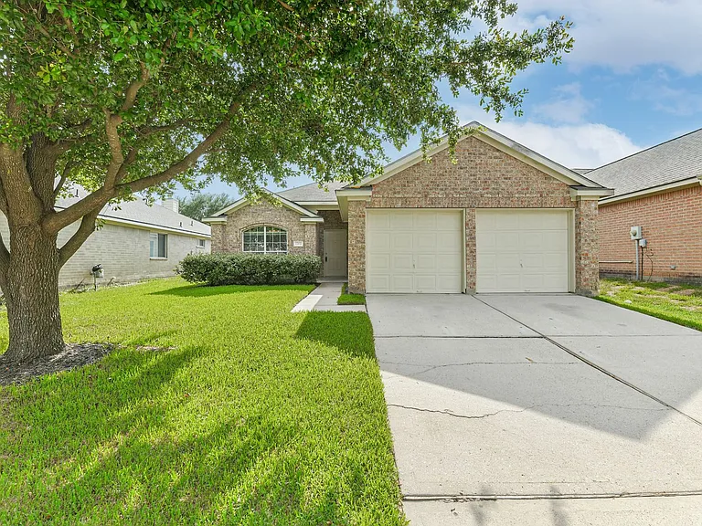 13831 Hillingdale Ln — Photo 2