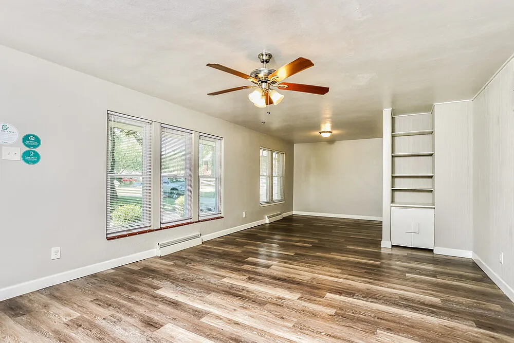 3 bed, 1.5 bath, 1337 sqft, $1,595 — Photo 4