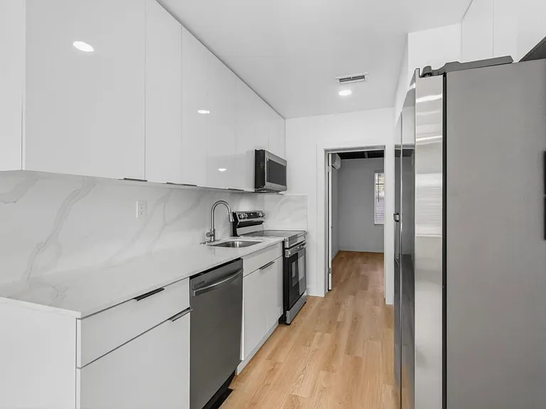 608 Fairfax Rd — Photo 22