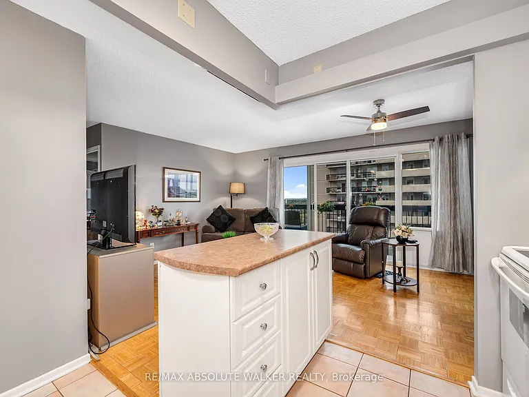 158 C McArthur Ave #1604 — Photo 8