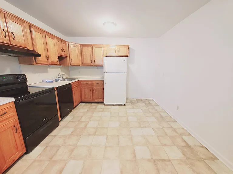55 Glenbrook Rd #A — Photo 2