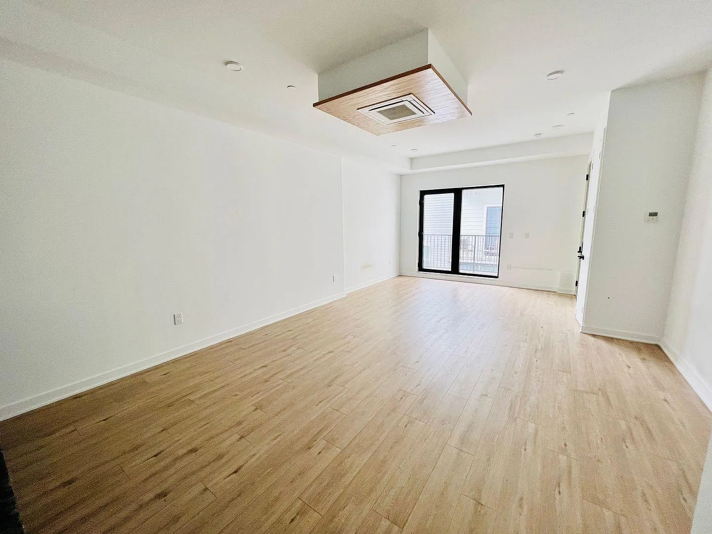 2 bed, 1000 sqft, $1,950 — Photo 4