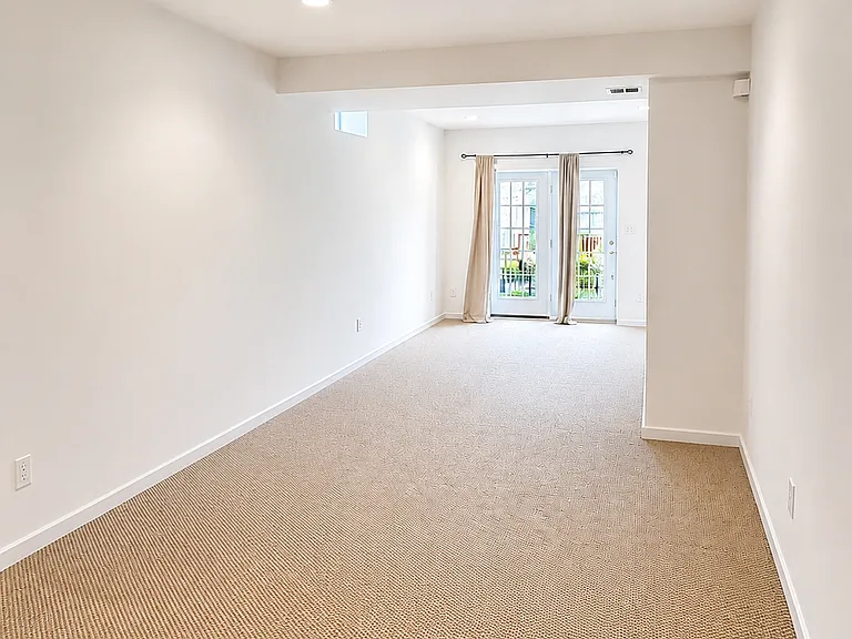 131 Claude Ct SE — Photo 5