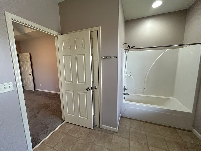 1108 Washington Dr — Photo 7