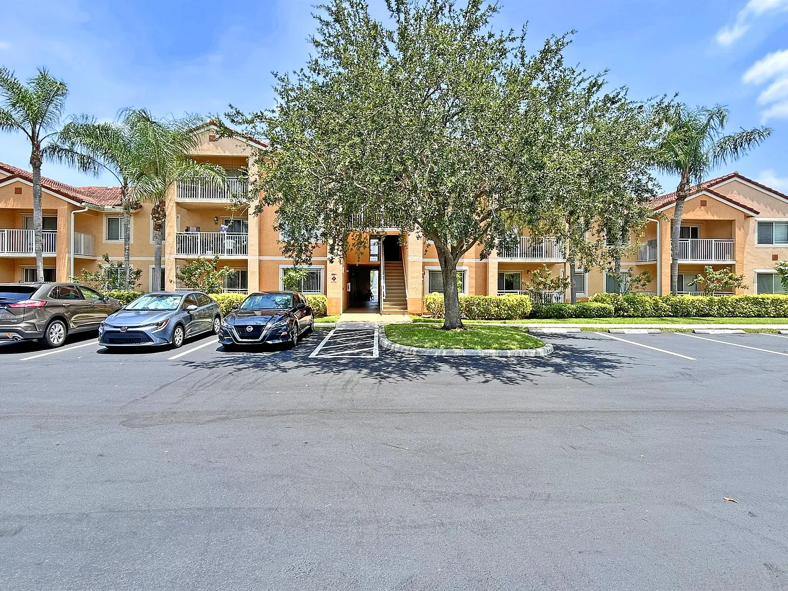 261 SW Palm Dr., Apt 305 - 261-305 — Photo 2