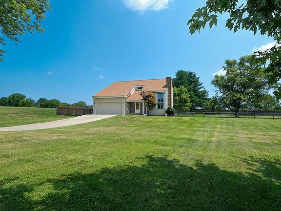 4th image of 104 Cartier Dr