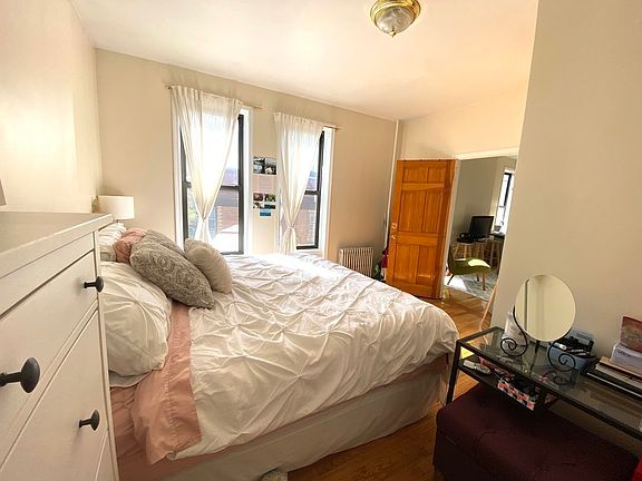 5th image of 418 Jefferson Ave #3B