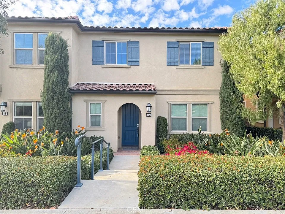 3 bed, 2.5 bath, 2159 sqft, $4,800 — Photo 1