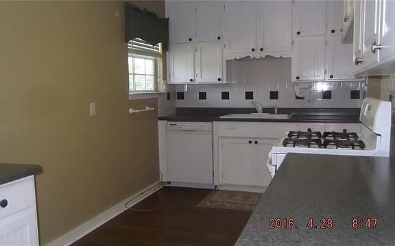 5th image of 341 Shoreline Dr N
