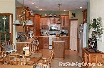 5th image of 23 Fox Mill Dr