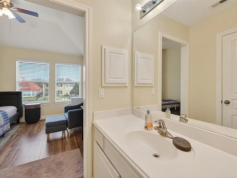 14419 Manorbier Ln — Photo 35